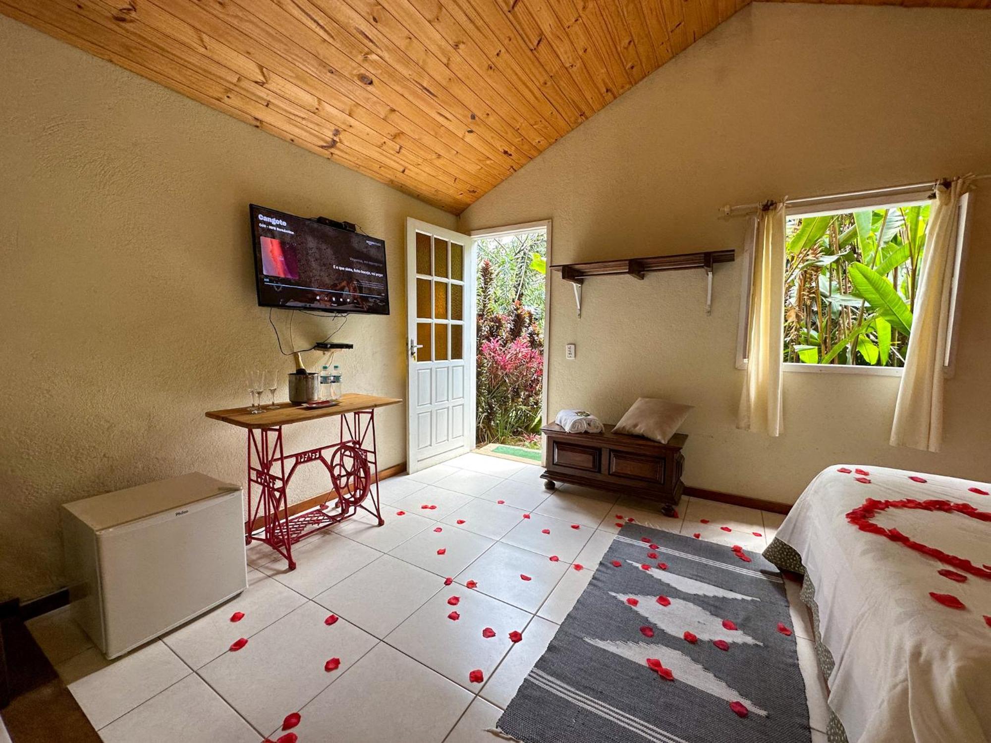 Pousada Jardim Secreto เตเรซอโปลิส ภายนอก รูปภาพ